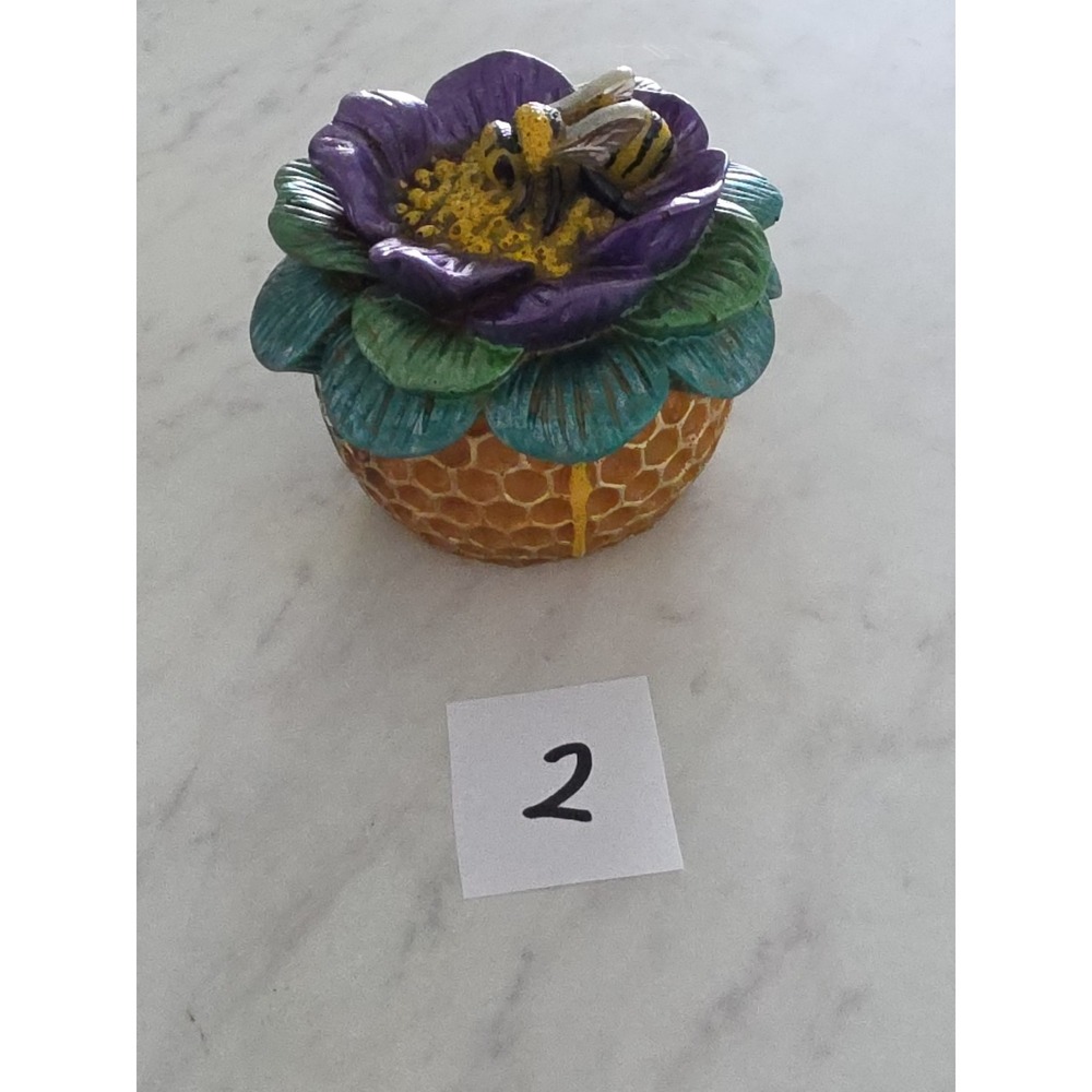 Handmade Resin Bee On A Honeycomb  Flower Decoration Gift Paperweight - Picture 4 of 9
